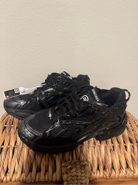 BALENCIAGA MEN’S RUNNER SNEAKER IN BLACK main image 8